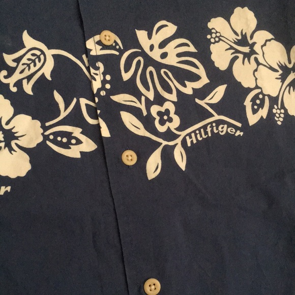 Hilfiger mens hibiscus flowers Hawaiian button up - Picture 7 of 8